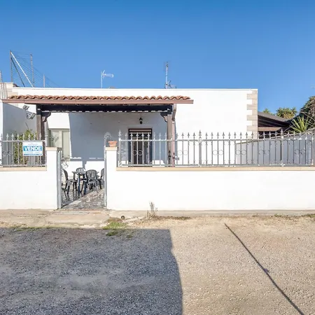 Emanuele Con Piscina Villa Torre San Giovanni Ugento