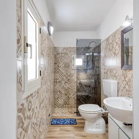 Emanuele Con Piscina Villa *
